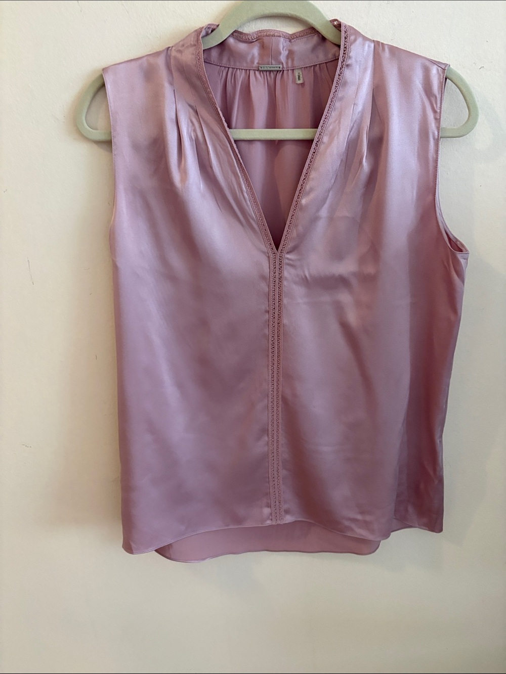 Elie Tahari Satin V-Neck Sleeveless Top in Dusty Pink